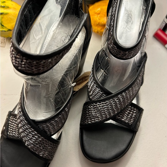 NWT Harley Davidson women’s platform sandals. - Picture 4 of 12